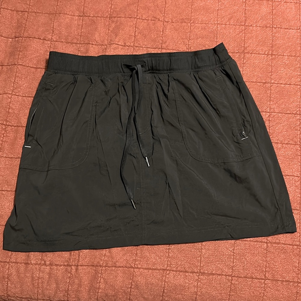 L.L Bean black skort size XL